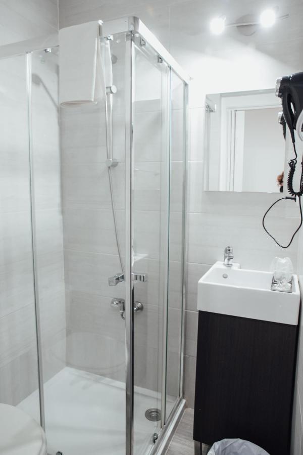 Hostal Ruta De Francia Barcelona Eksteriør billede