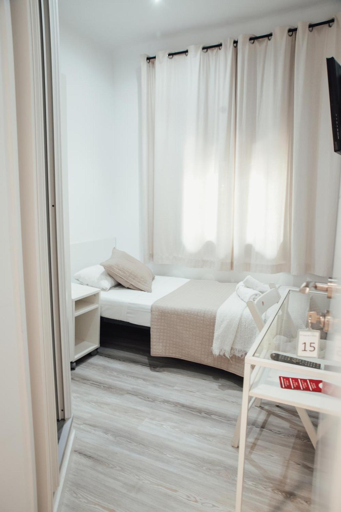 Hostal Ruta De Francia Barcelona Eksteriør billede